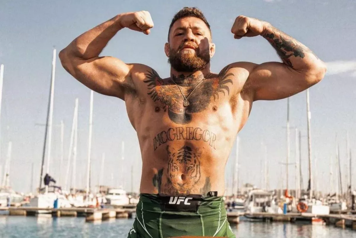McGregor sundal triko a předvedl formu v ringu. Po devíti letech v UFC