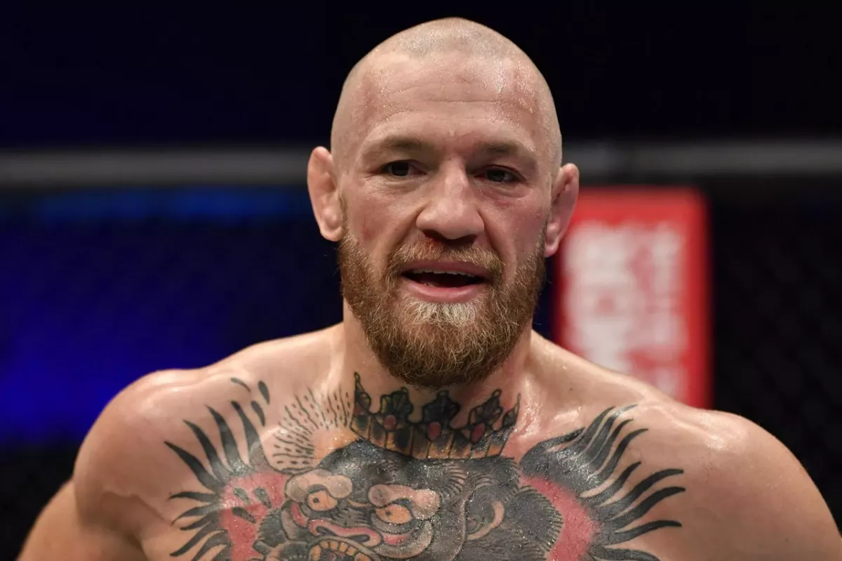 McGregor zatčen! Jel do gymu, ale předvedl nebezpečnou jízdu v autě za miliony