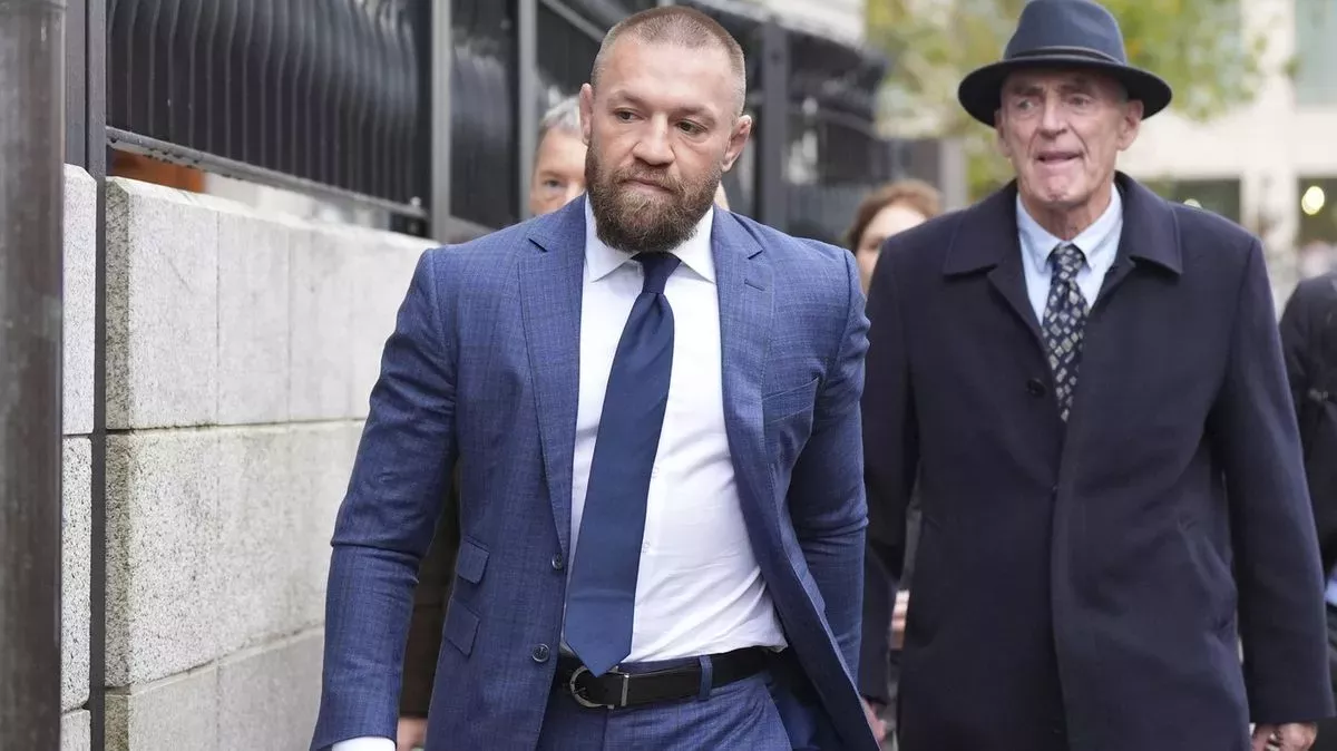 Měl ji spoutat a znásilnit během menstruace. McGregor stojí před soudem