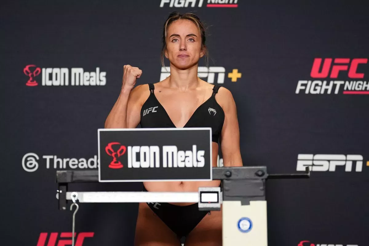 Místo hlavního zápasu v UFC skončila v nemocnici. Je to troska, rýpla si do ní soupeřka