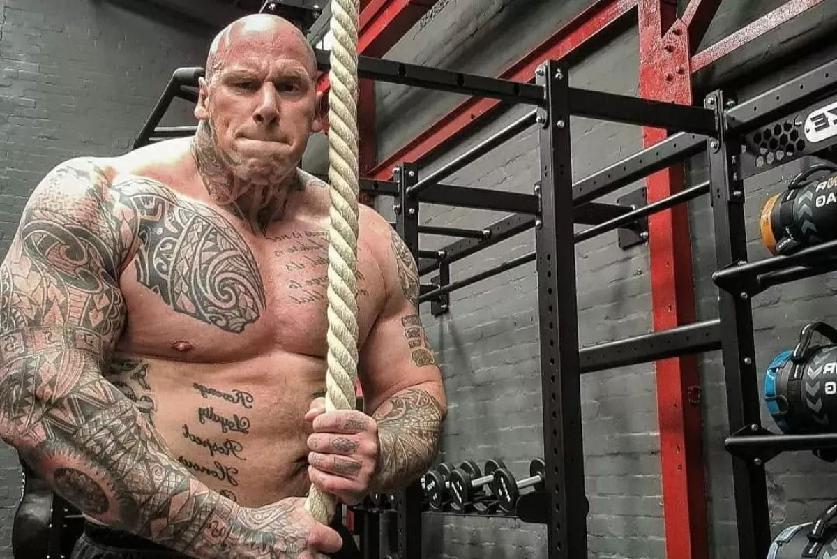 Místo ringu do klece?! Britský obr plánuje premiéru v MMA, dojít by k ní mělo v říjnu v Londýně