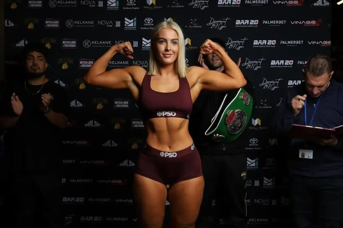 Modelka propadla boji. Kráska se umí odvázat i před fanoušky