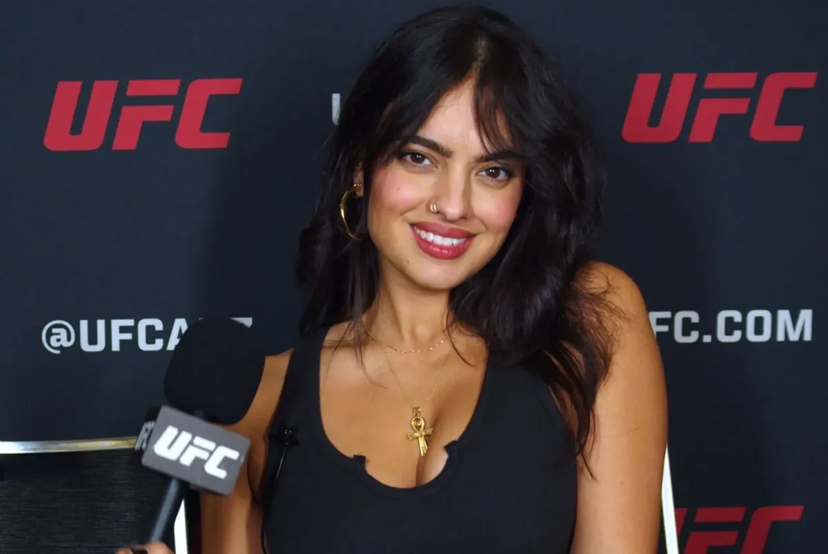 Moderátorka UFC se předvedla bez podprsenky