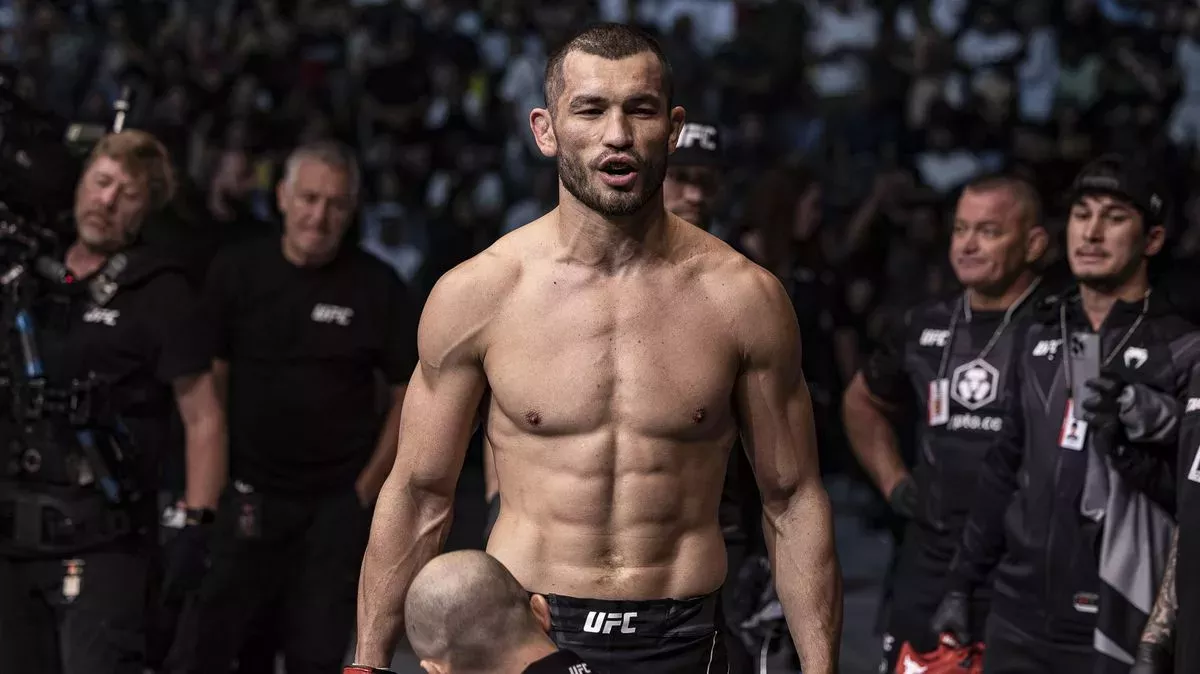 Muradov stále trpí. Vyfasoval stopku, došlo i na debatu s šéfem UFC