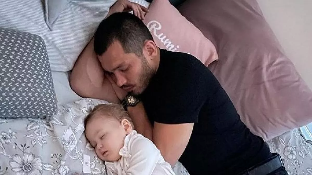 Muradov zpátky u Bagárové. Podívejte se na jeho roztomilé setkání s dcerou