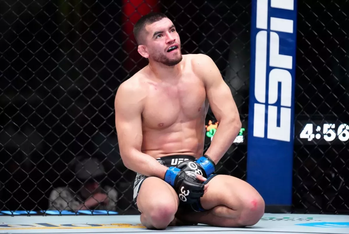 Natekla mu varlata, močil krev v nemocnici. Na tuhle řežbu v UFC Američan v dobrém vzpomínat nebude