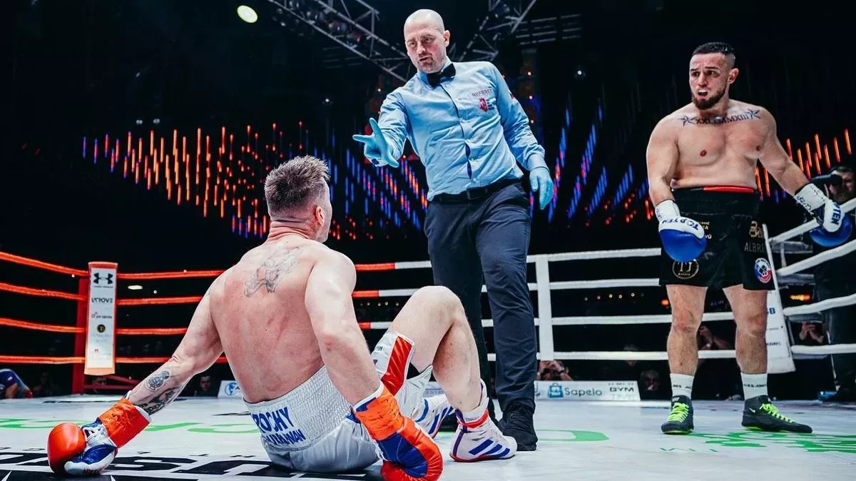 Nečekaná dohra na boxu. Hromadná bitka v hledišti, organizace se hájí