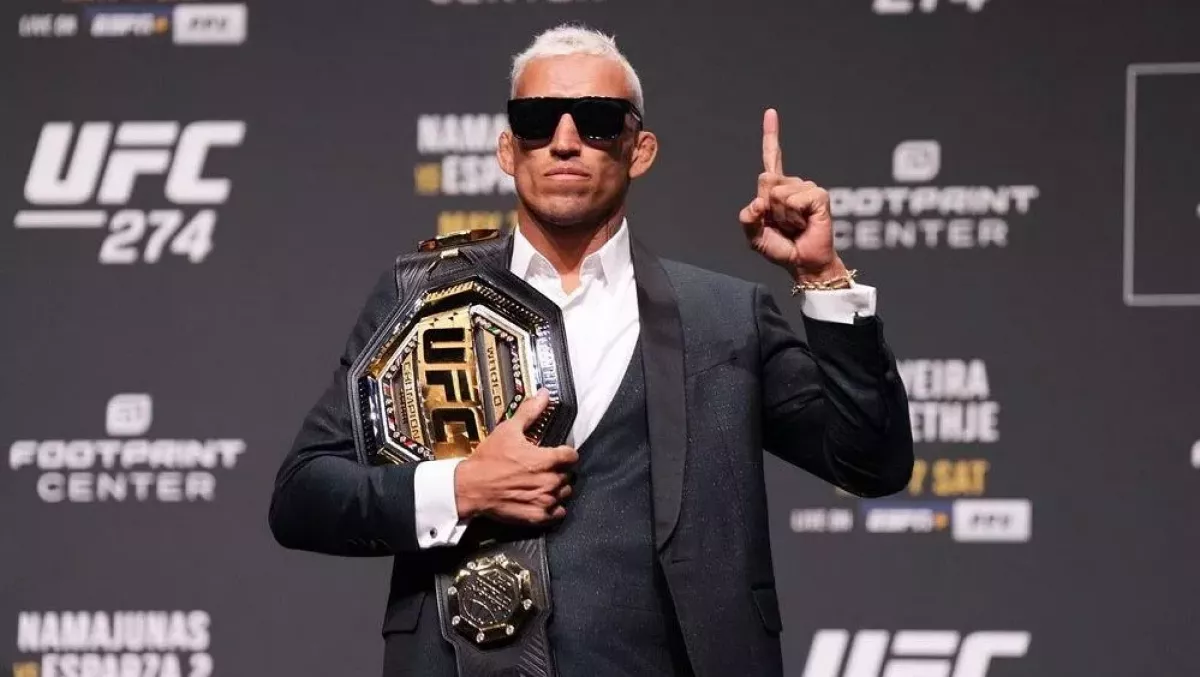 Nečekaný problém v UFC! Šampion šokoval a přišel o mistrovský pas