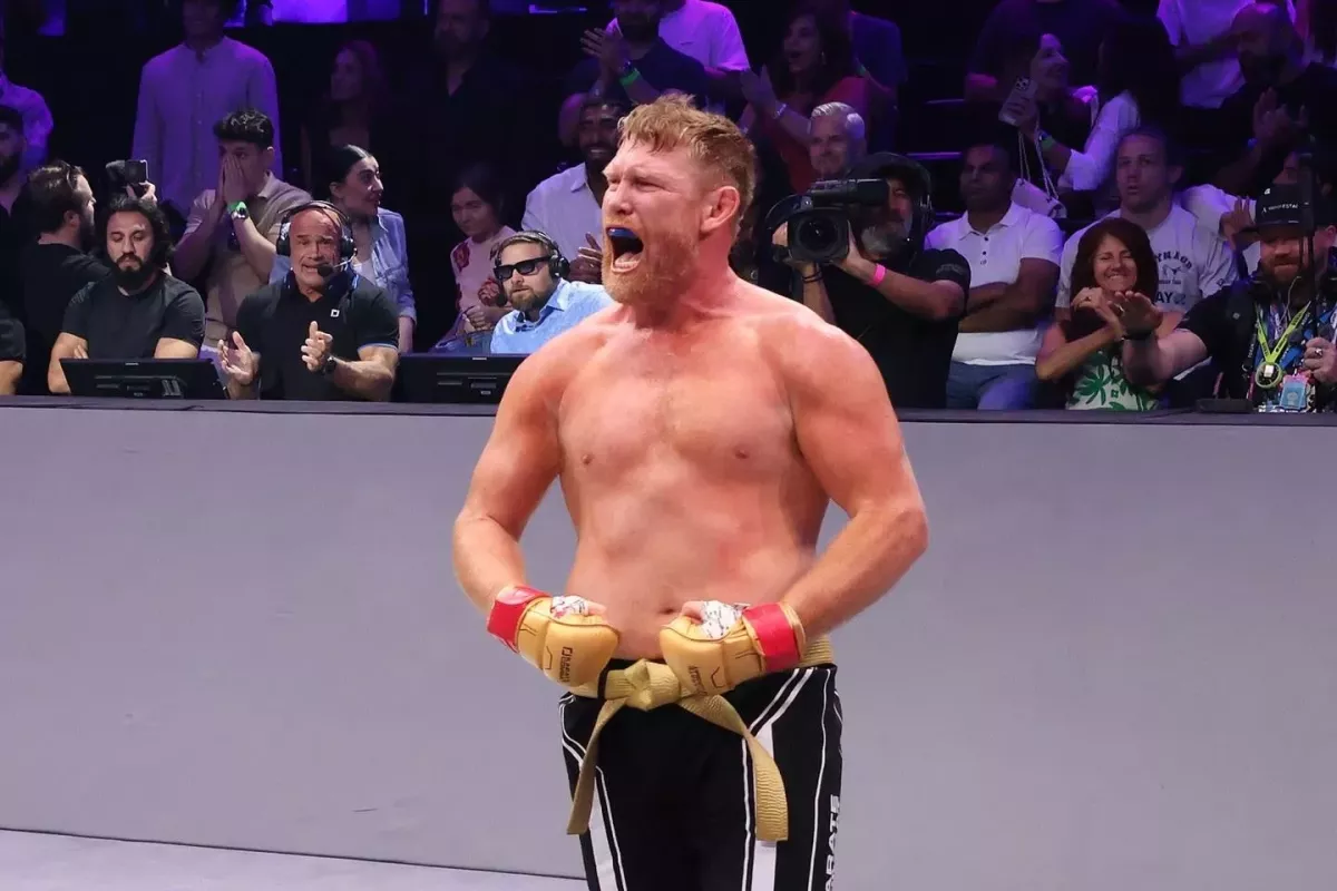 Největší KO kariéry, legenda padla. Teď chce těžká váha 150kilového Halla
