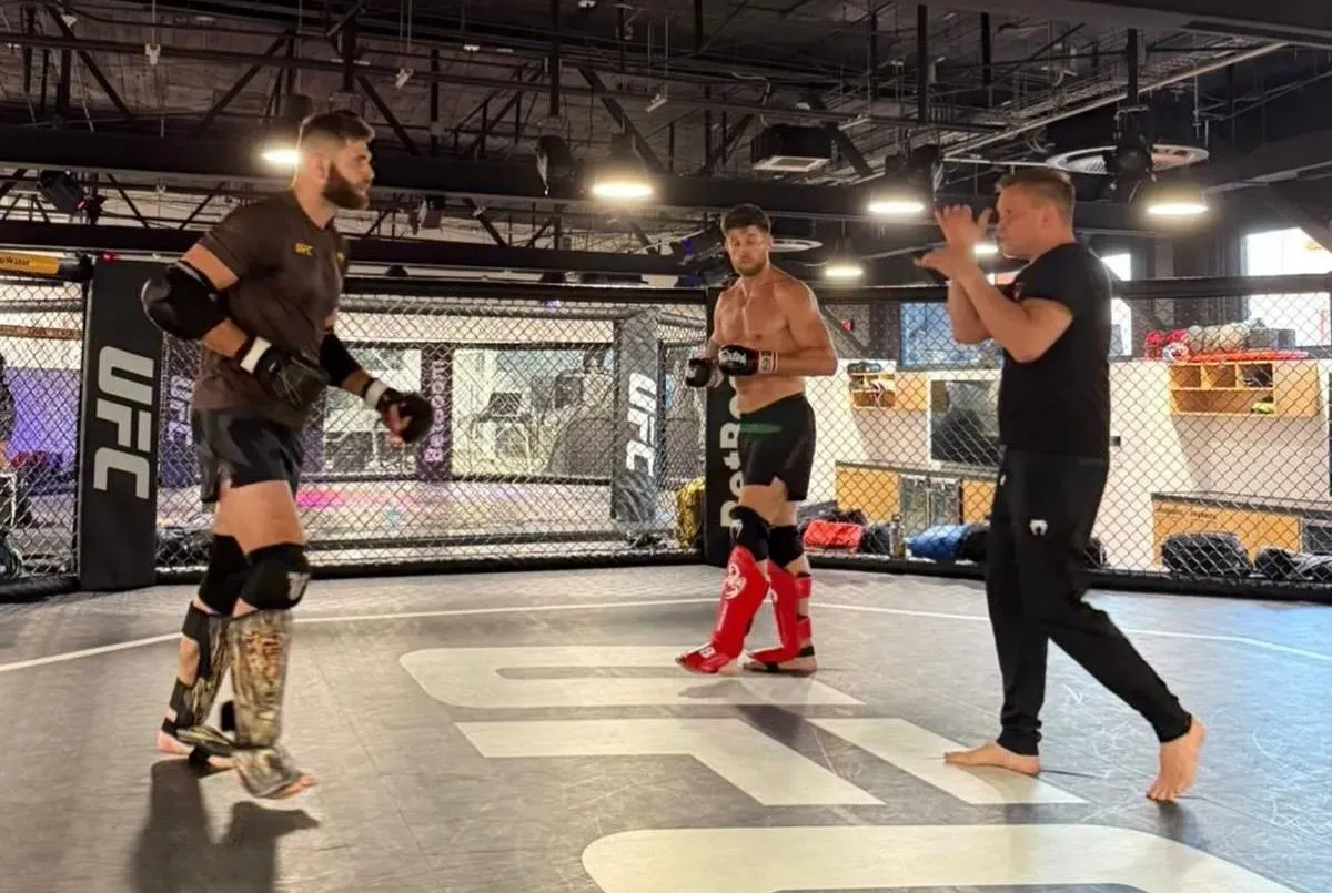 Neobvykle dlouhé čekání na verdikt UFC skončilo. Procházka si s týmem oddychli