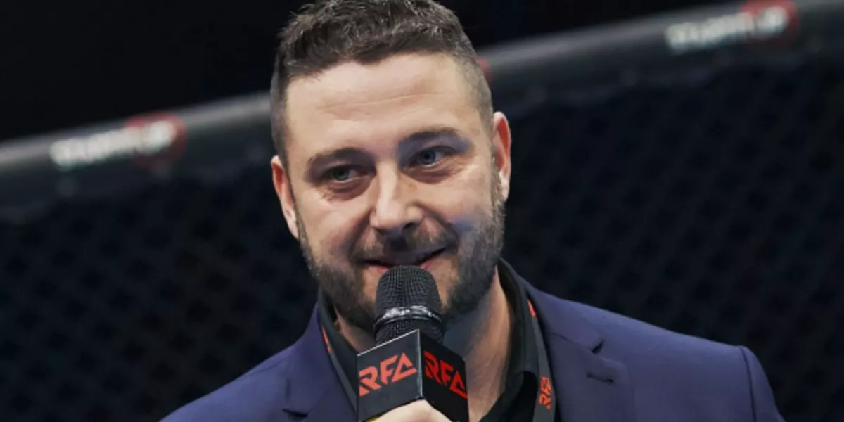 "Nevychází jim to," vrací RFA promotér Marhanský úder komentujícím