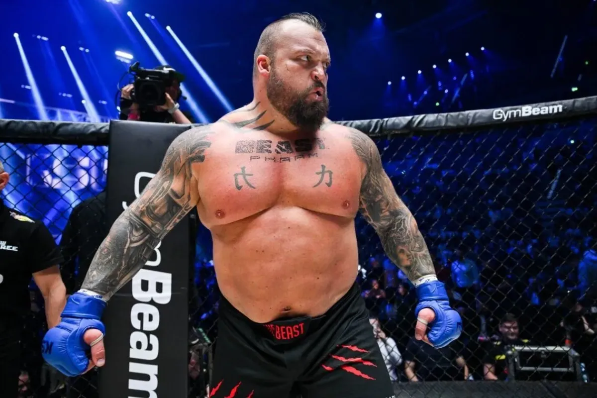 Nikdo tě nepraští tak silně jako já, hrozí gigant Furymu