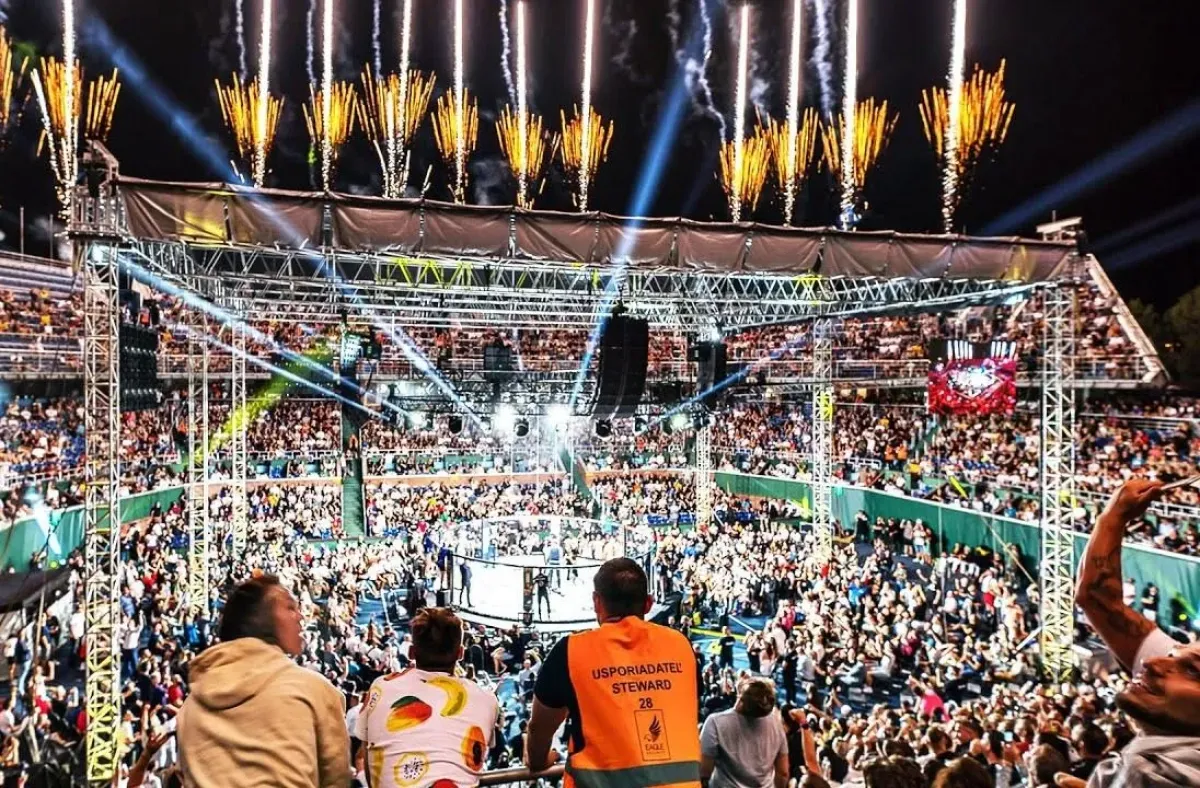 Novotný se vynořil z bazénu a ohlásil turnaj na Štvanici. Bude letní party