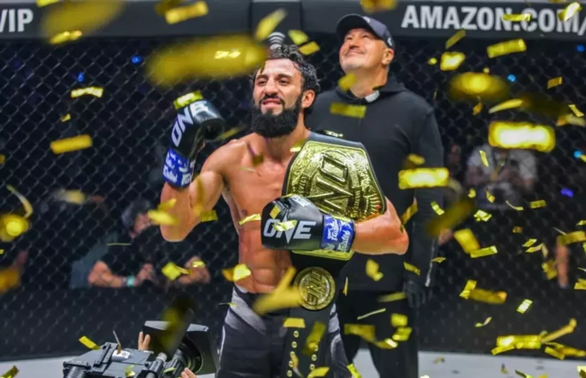 Novým králem světového kickboxu je Chingiz Allazov! Supebona vypnul ve druhém kole