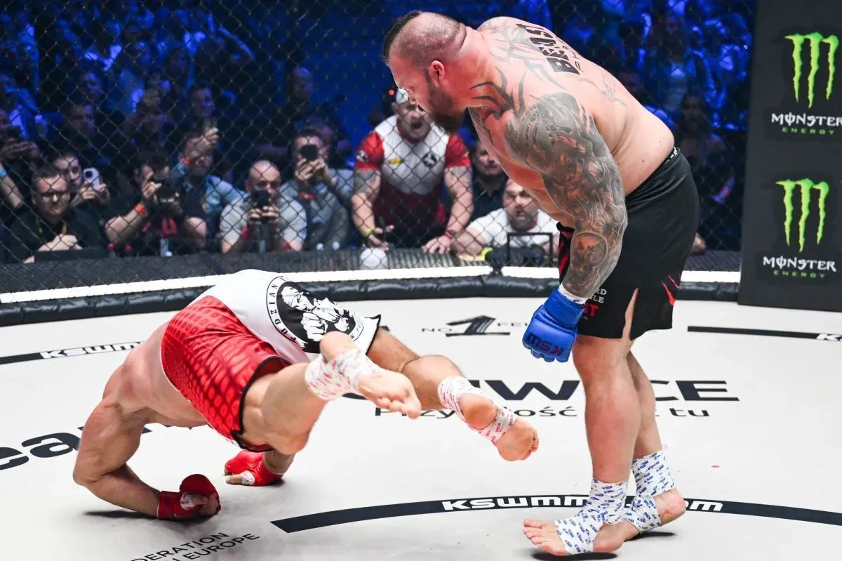Obr Eddie Hall jako MMA mlátička. Strašidelné, reagují fanoušci na video z gymu