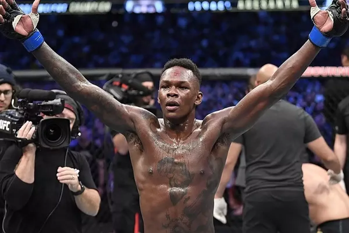 Padne hvězda UFC? Israel Adesanya se utká s bojovníkem, který jej už dvakrát porazil