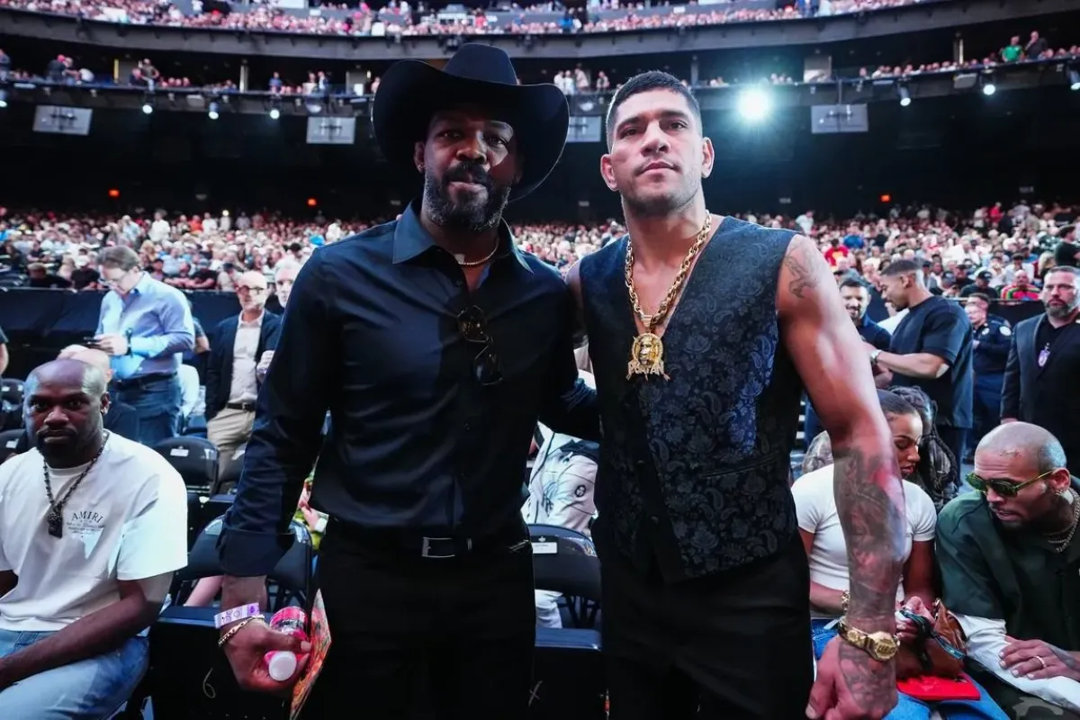 Pereira je neuvěřitelný, na náš zápas by koukal celý svět, zasnil se Jones