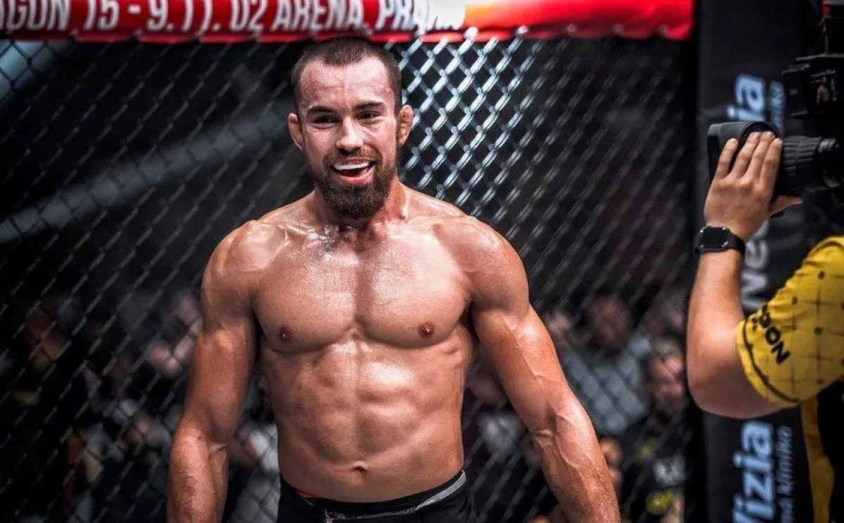 Porážka, naražené nohy a napuchlá tvář. Klein padl v UFC. Takové je MMA, jdeme stále nahoru, reagoval Végh