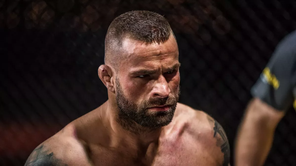 Postel od krve a podezření z vraždy. Karlos Vémola vylíčil, jak vyděsil nebohou uklízečku