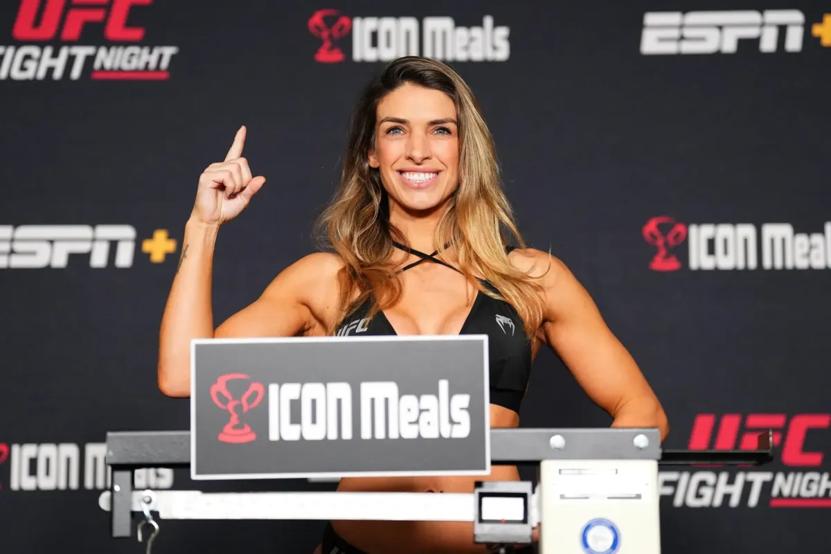 Překvapení pro krásku z UFC. Díky Instagramu zjistila, že bude bojovat o titul