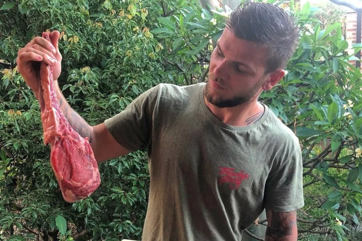 Překvapivý MMA šéf na grilu. Poslední rozhovor před fightem a velké chutě milovníka masa