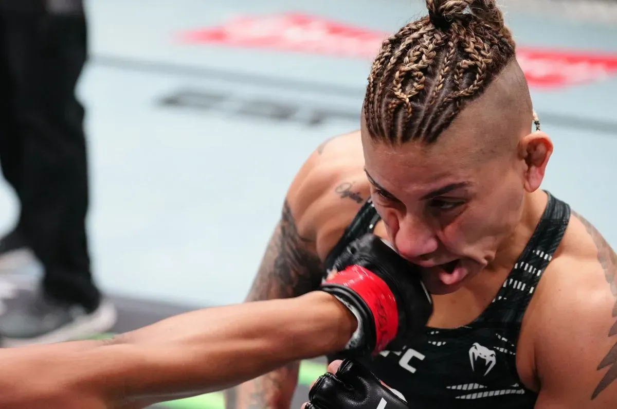 Přemožitelka Pudilové v UFC řádila. Brazilku složila drtivou kombinací