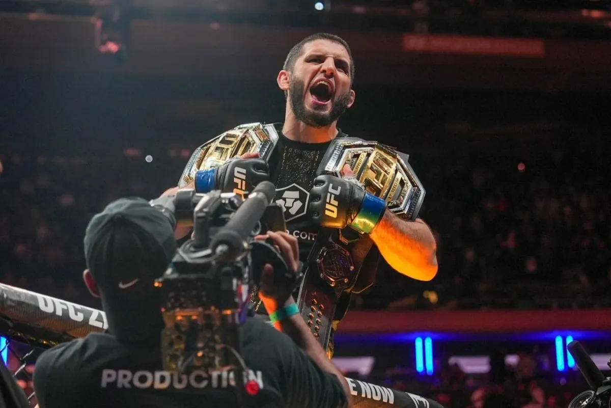 Přiostřuje se. To ty jsi zbaběle vycouval, je obviněn neporažený šampion UFC