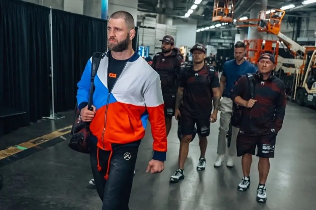 Přiznání na české půdě. Podělal jsem to. Procházka přiletěl do Prahy s rozdrceným zubem