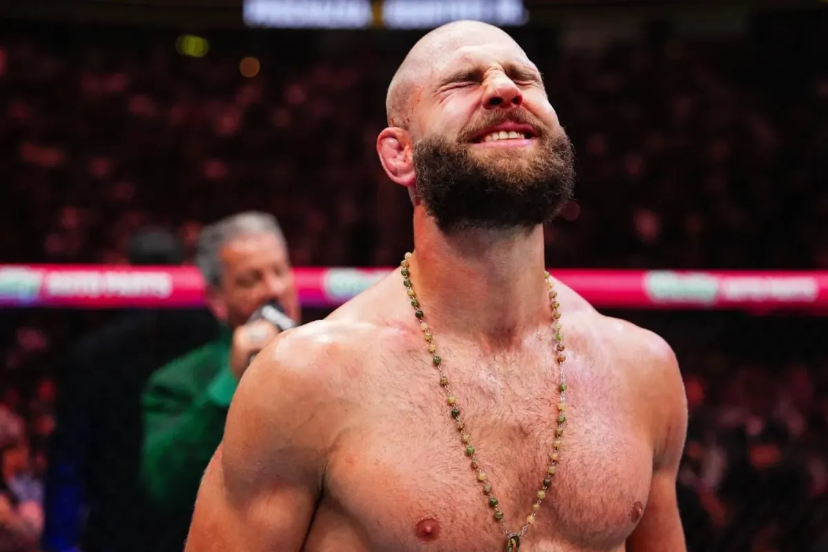 Procházka bojoval i mimo klec. Zatnul pěsti, poté přišlo dojetí a potlesk