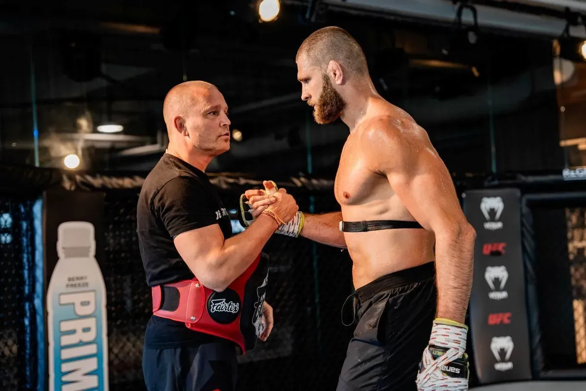 Procházka letí na měsíc do Mexika. Bitva v UFC má stále otazník