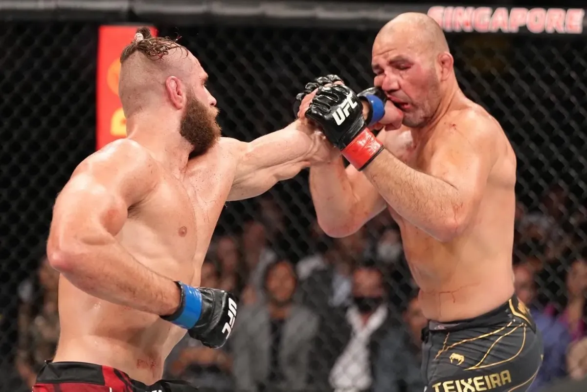 Procházka ohromil svět. Je to nejlepší zápas v historii? ptá se UFC