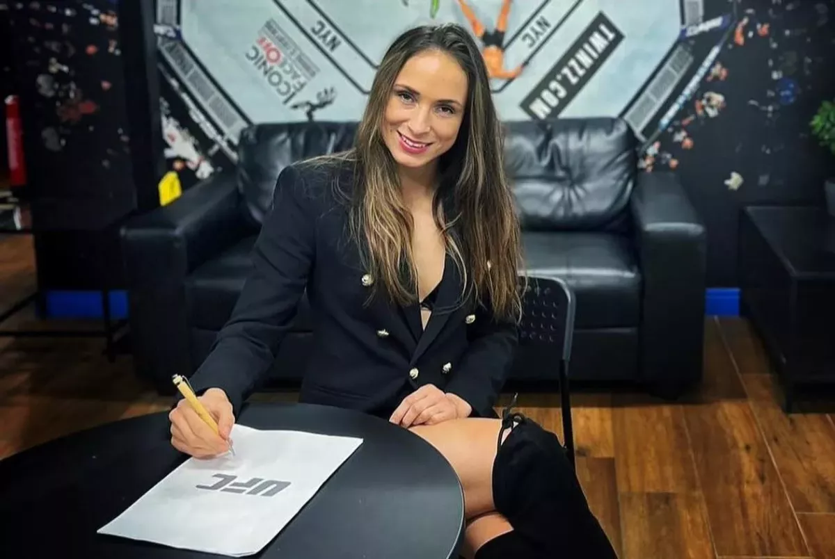 Pudilová se hodila do gala a potvrdila další bitvu v UFC
