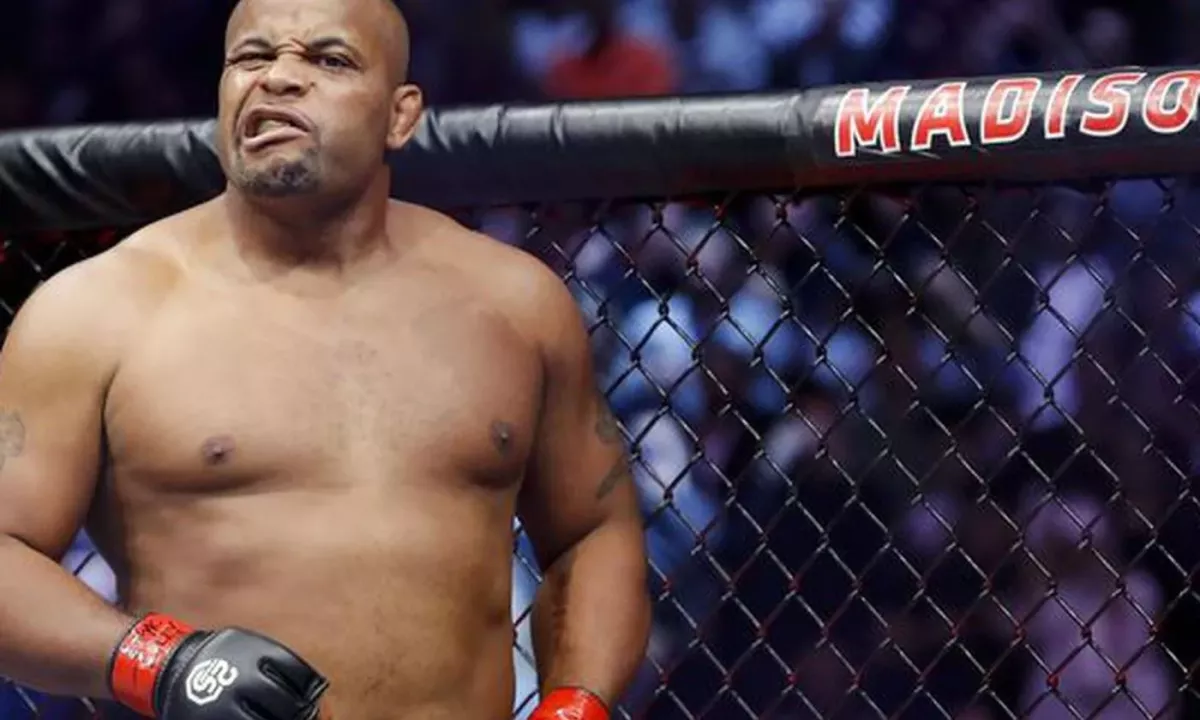 Pustili se do rvačky a letěli z pódia. Chtěl jsem ho kousnout do ucha, vzpomíná legenda UFC