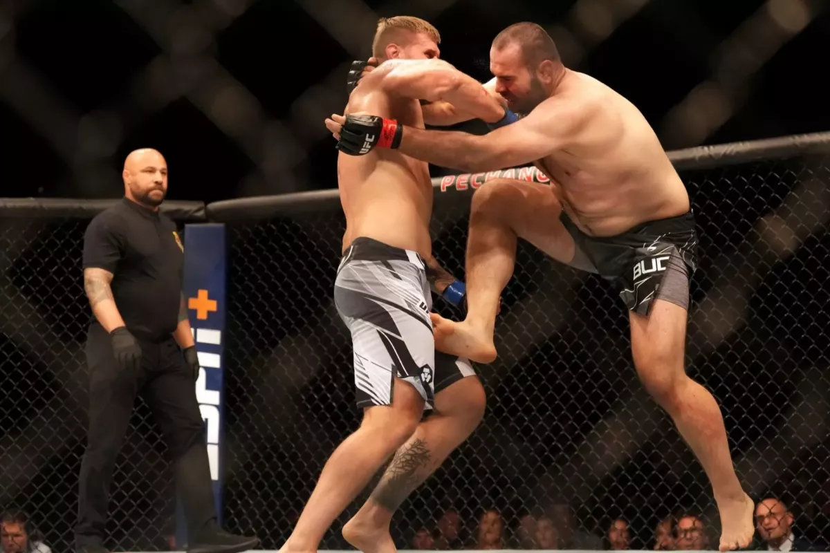 Rána na spánek, zkázonosné přestřelky i změna plánu! Slovenský obr v UFC vyhrál