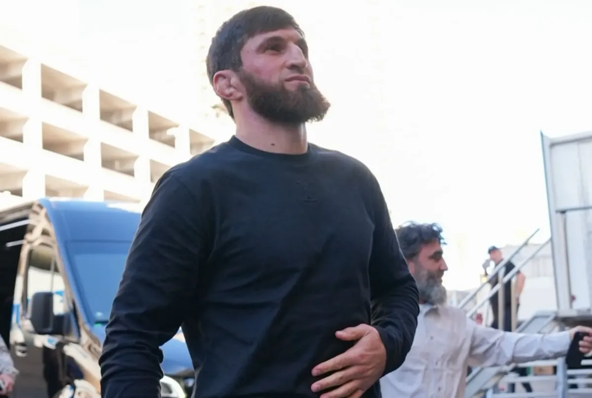 Ruský šampion UFC dostal přísné přivítání v Las Vegas. Jen opakující se bučení