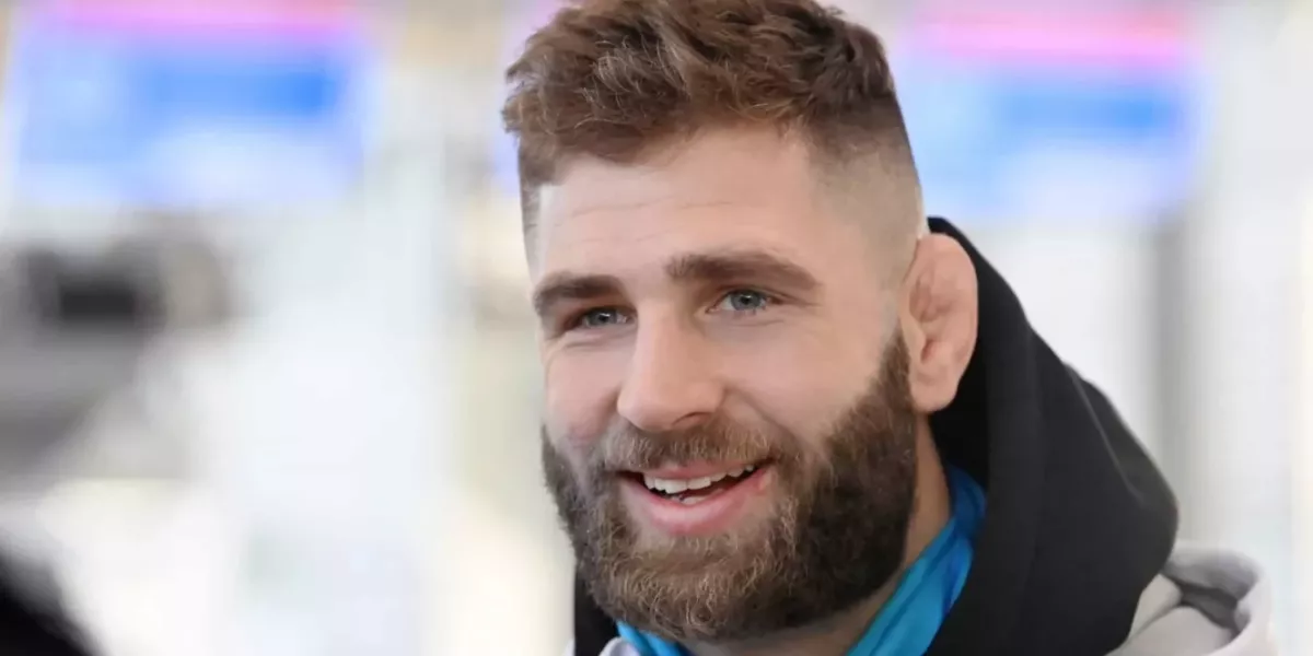 Šampion Jiří Procházka s úsměvem na tváři představuje ultimátní cíl