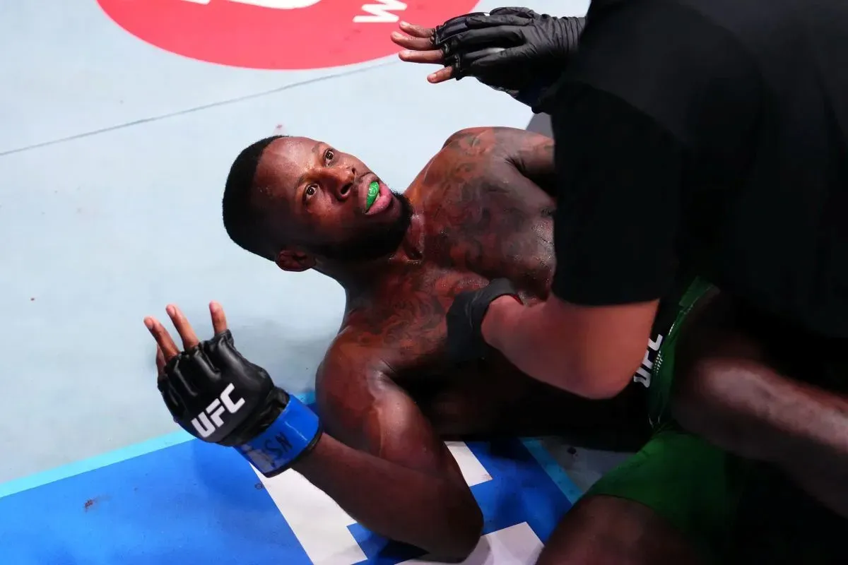 Schytal koleno přímo do hlavy. Padl jako podťatý