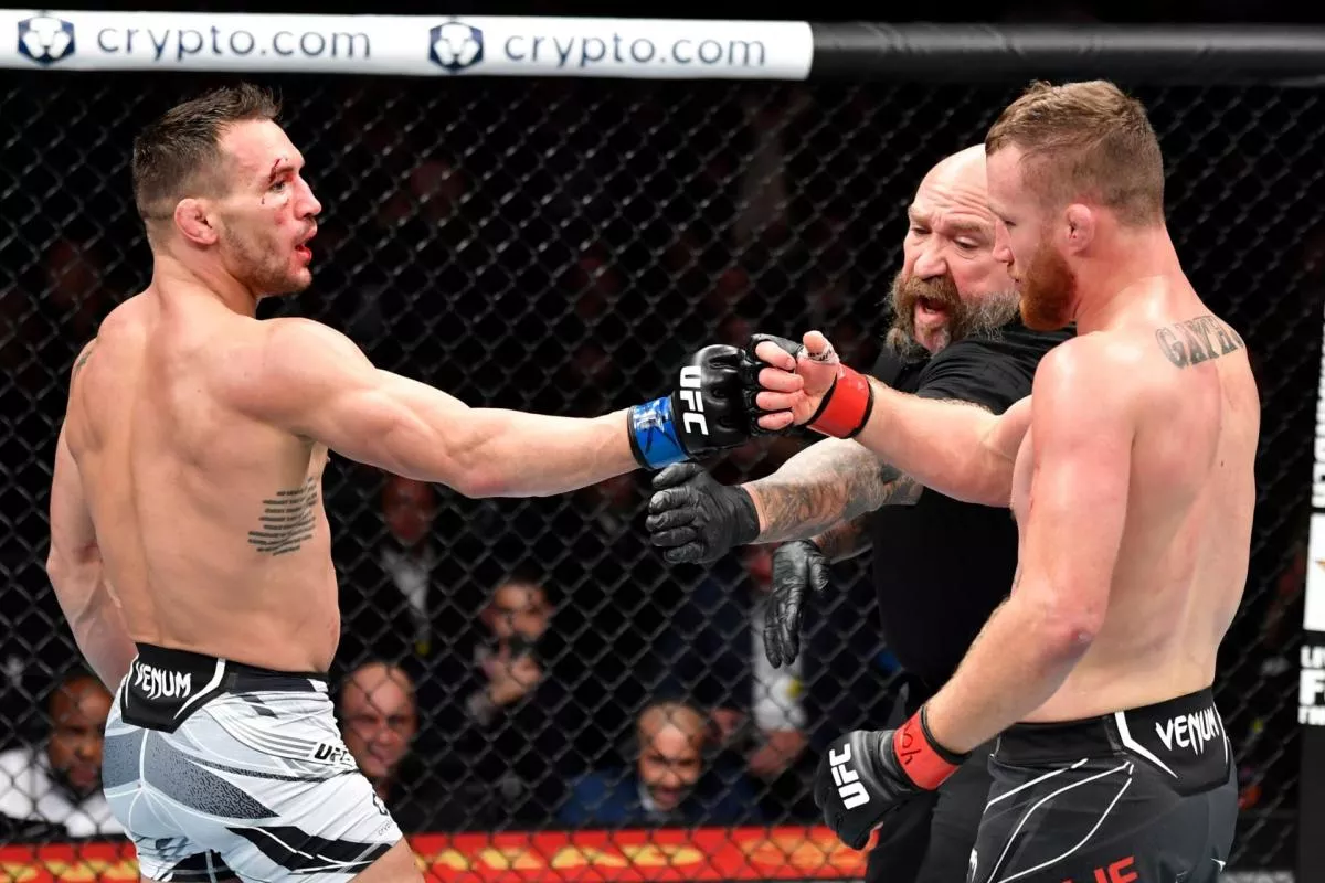 Šílené přestřelky i neuvěřitelné zmrtvýchvstání! Řežbě v UFC se aplaudovalo vestoje