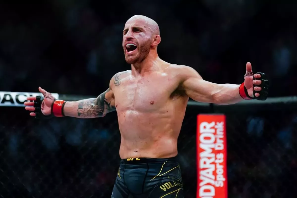 Šílený Australan to zase dokázal, popáté v UFC obhájil trůn