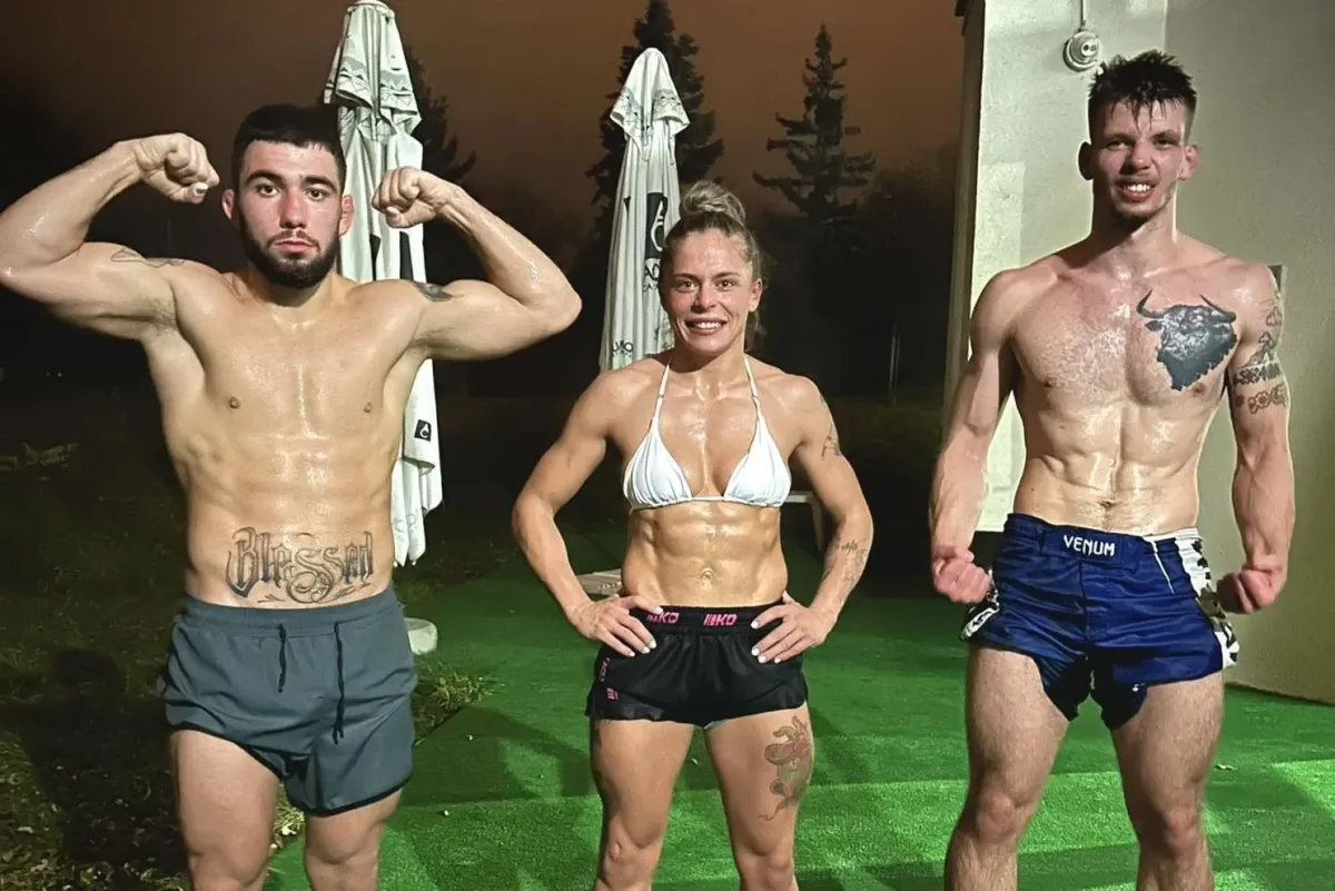 Skvělá forma rumunské zápasnice. Na váze ukázala vypracované tělo