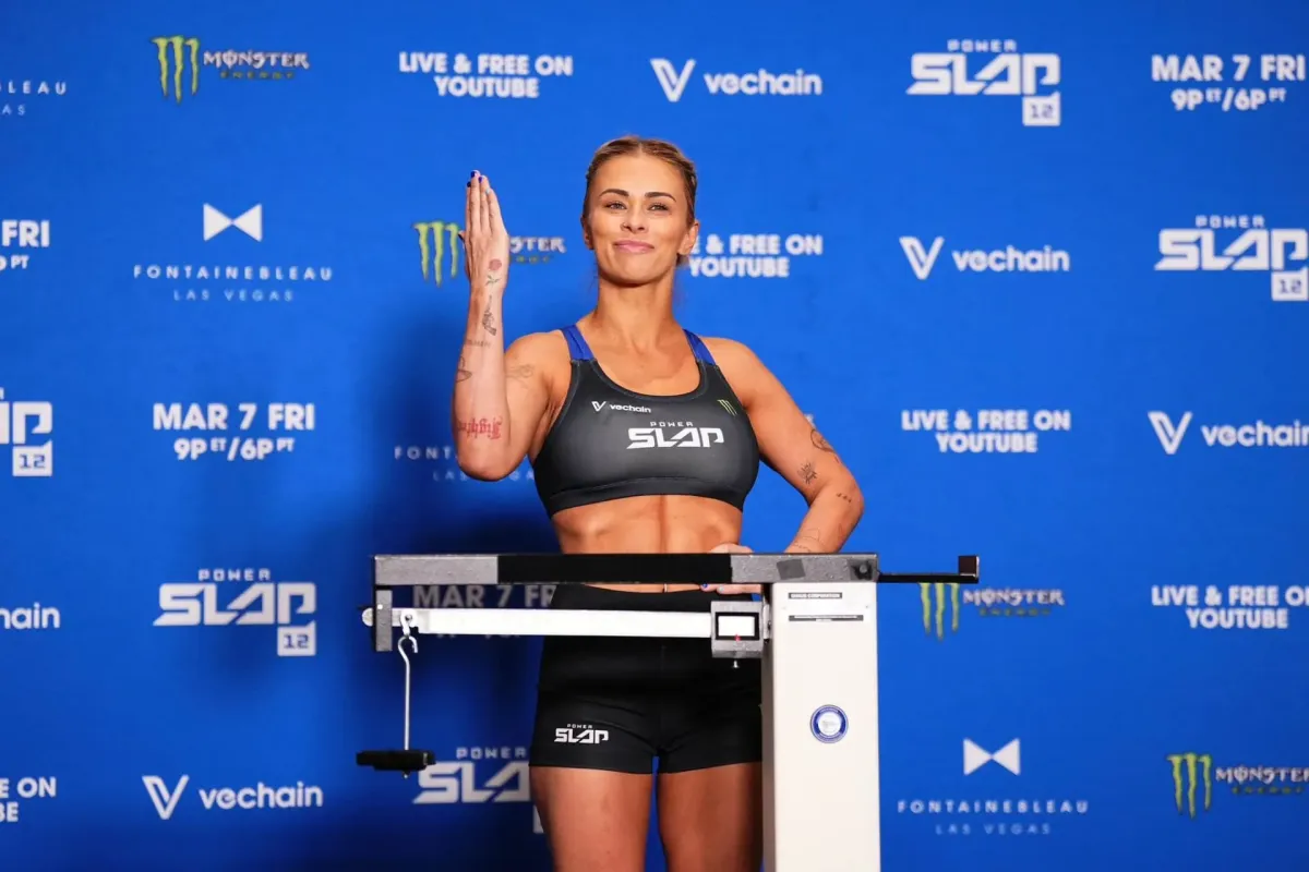 Slavná bojovnice provokovala v ložnici bez podprsenky. Nebojí se ani facky