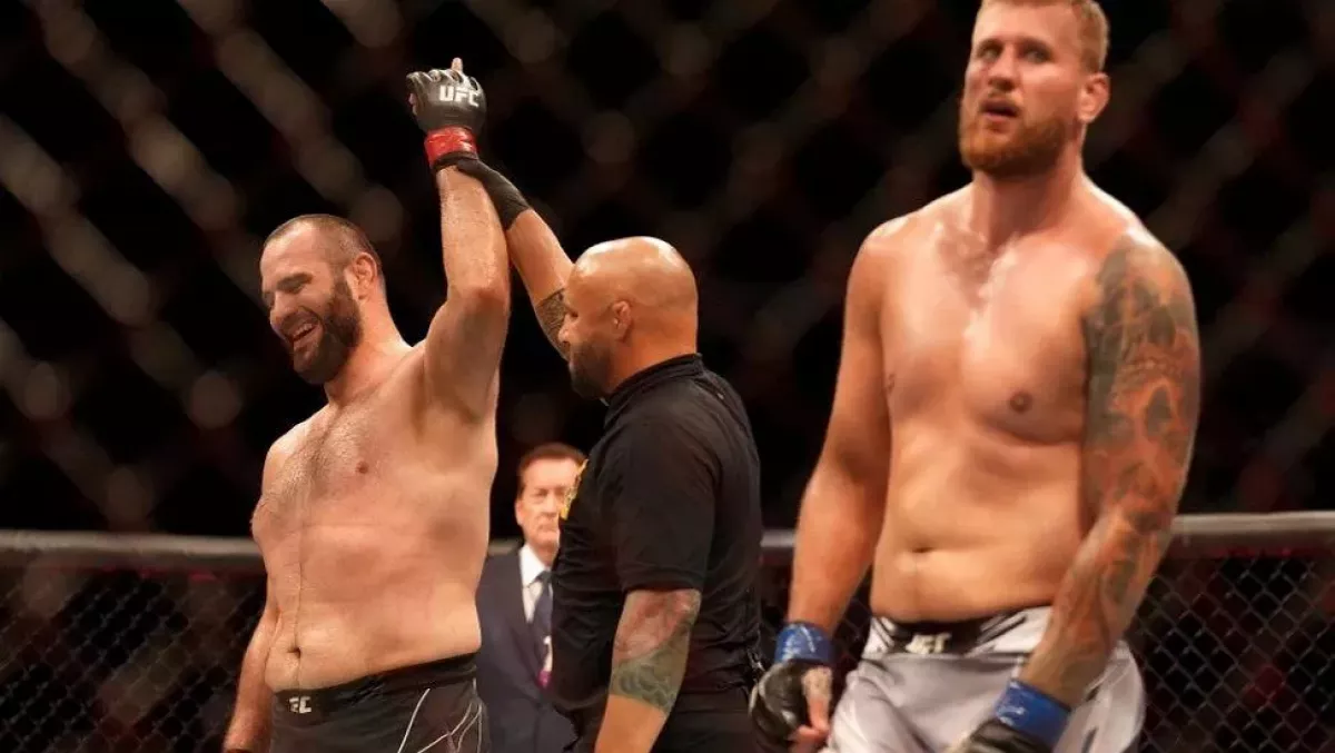 Slovensko může slavit! Druhý zástupce v UFC měl namále. Krádež, zní od fanoušků.