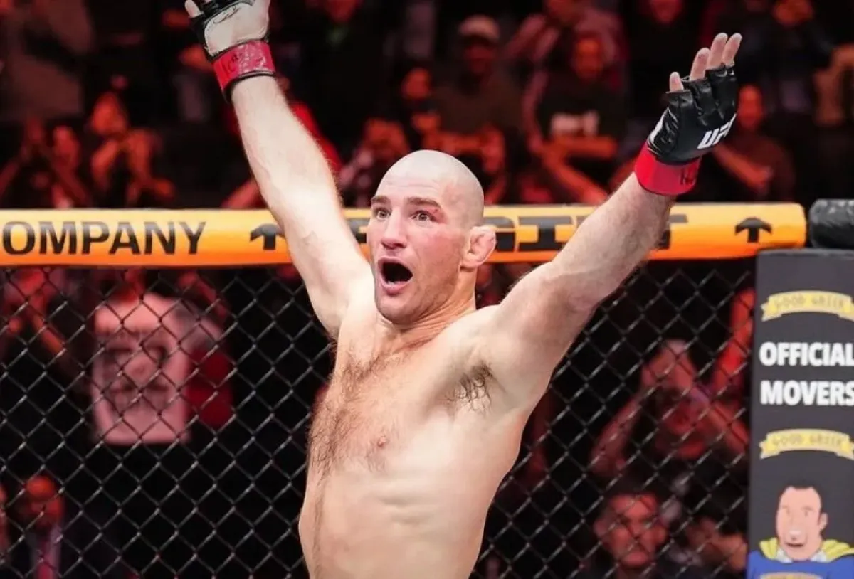Šok v UFC. Neporažený Chimaev poprvé padl, Strickland mu zničil obličej