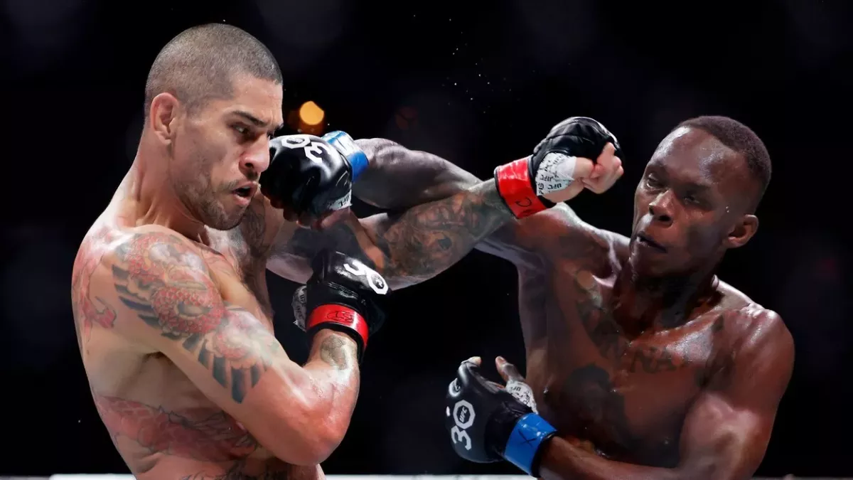 Šok v oktagonu UFC! Adesanya brutálně knockoutoval Pereiru a vzal si titul zpět