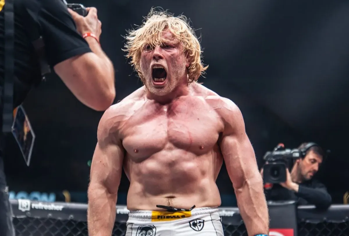 Špičková záplata po zraněném Neandrtálci. Fleury si neodpustil pichlavou poznámku