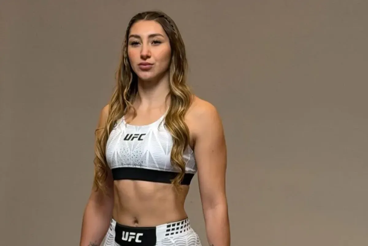 Svlékla si kalhoty a fanoušci žasli. Bojovnice UFC zazářila na pláži