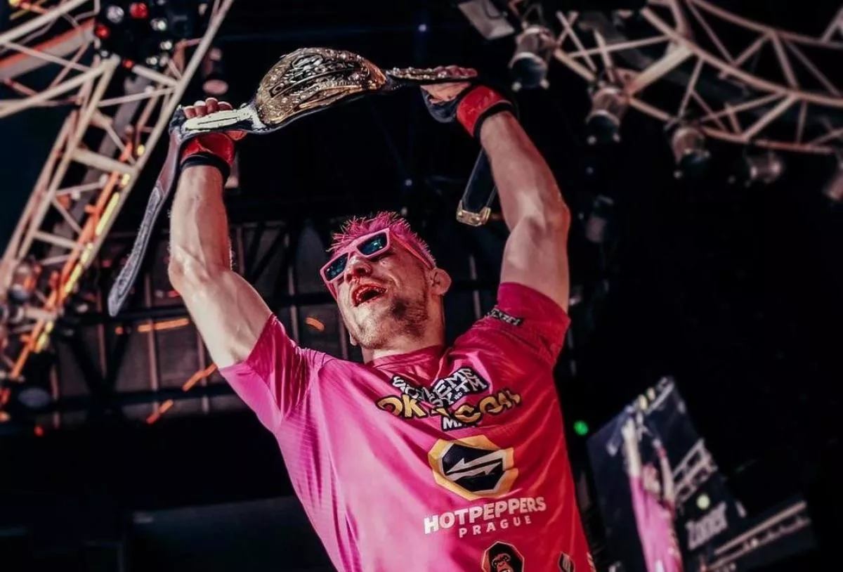 Takhle se rve král o titul. Kozma nechal v kleci srdce a ukázal, kdo je šampion!