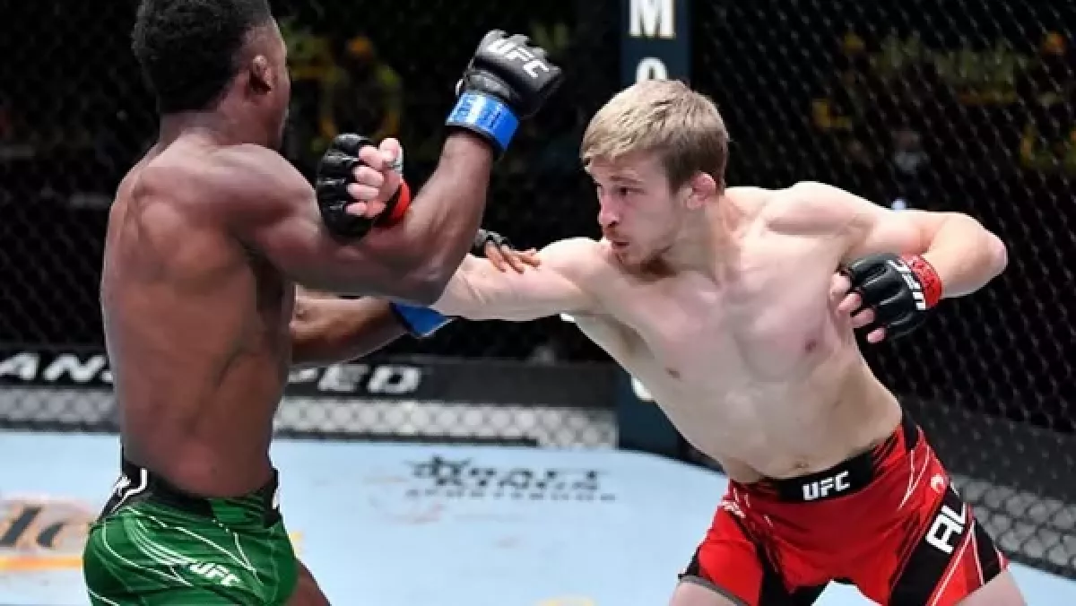 Tento fighter nedostává žádný respekt, a přitom to bude nový šampion pérové váhy, tuší uznávaný rozhodčí