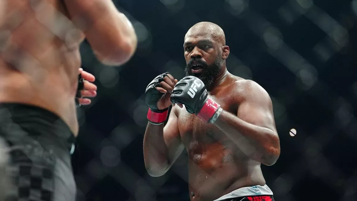 Těžké časy šampiona UFC. Zbavte ho titulu, žádají fanoušci a založili petici