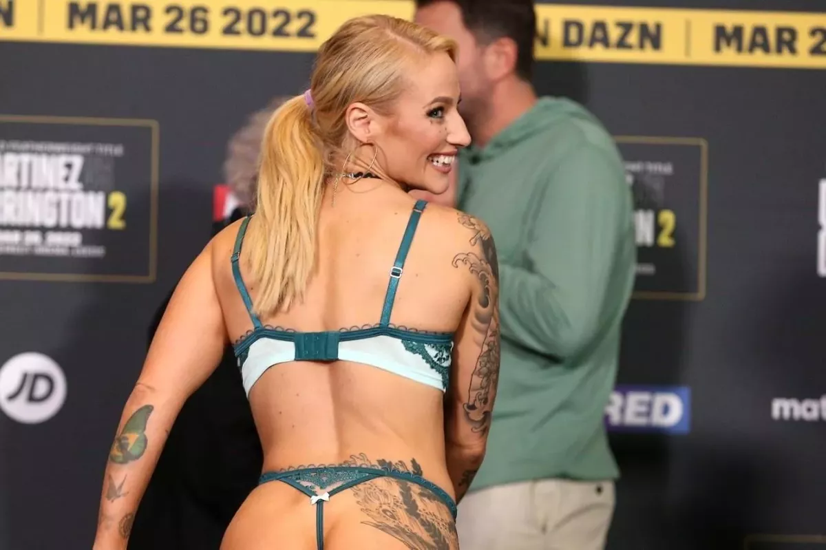 To byl odvaz. Boxerka provokovala, předala dárek a bylo veselo